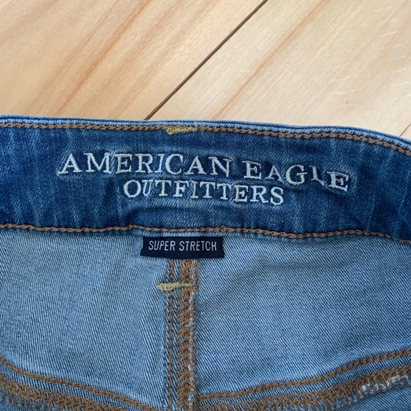 AE super stretch light wash denim shorts size 6 - Picture 3 of 6